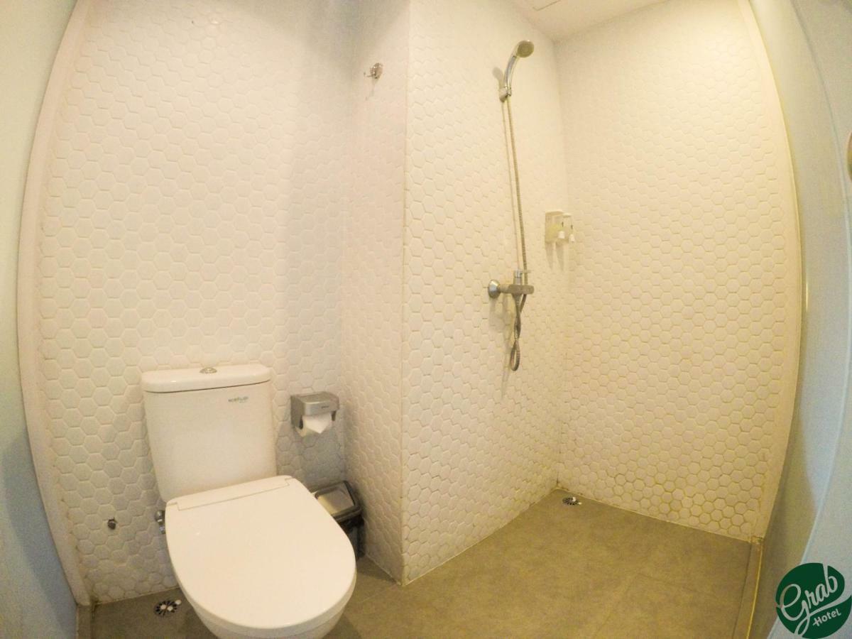 Grab Hotel Gresik Chambre photo