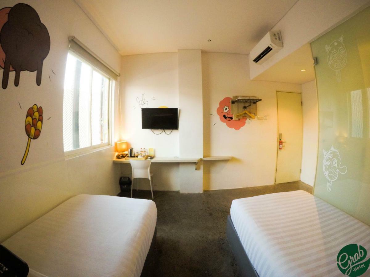Grab Hotel Gresik Extérieur photo