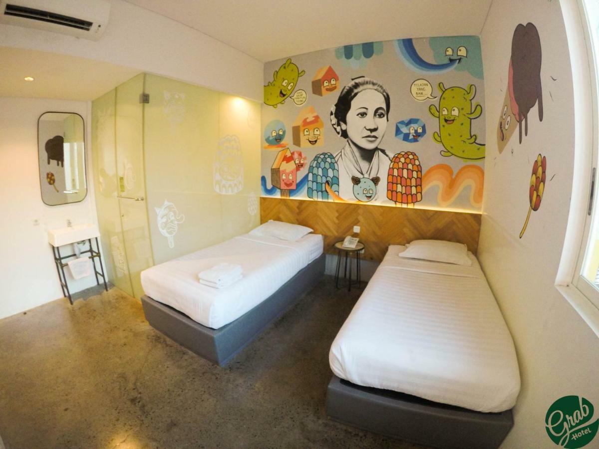 Grab Hotel Gresik Extérieur photo