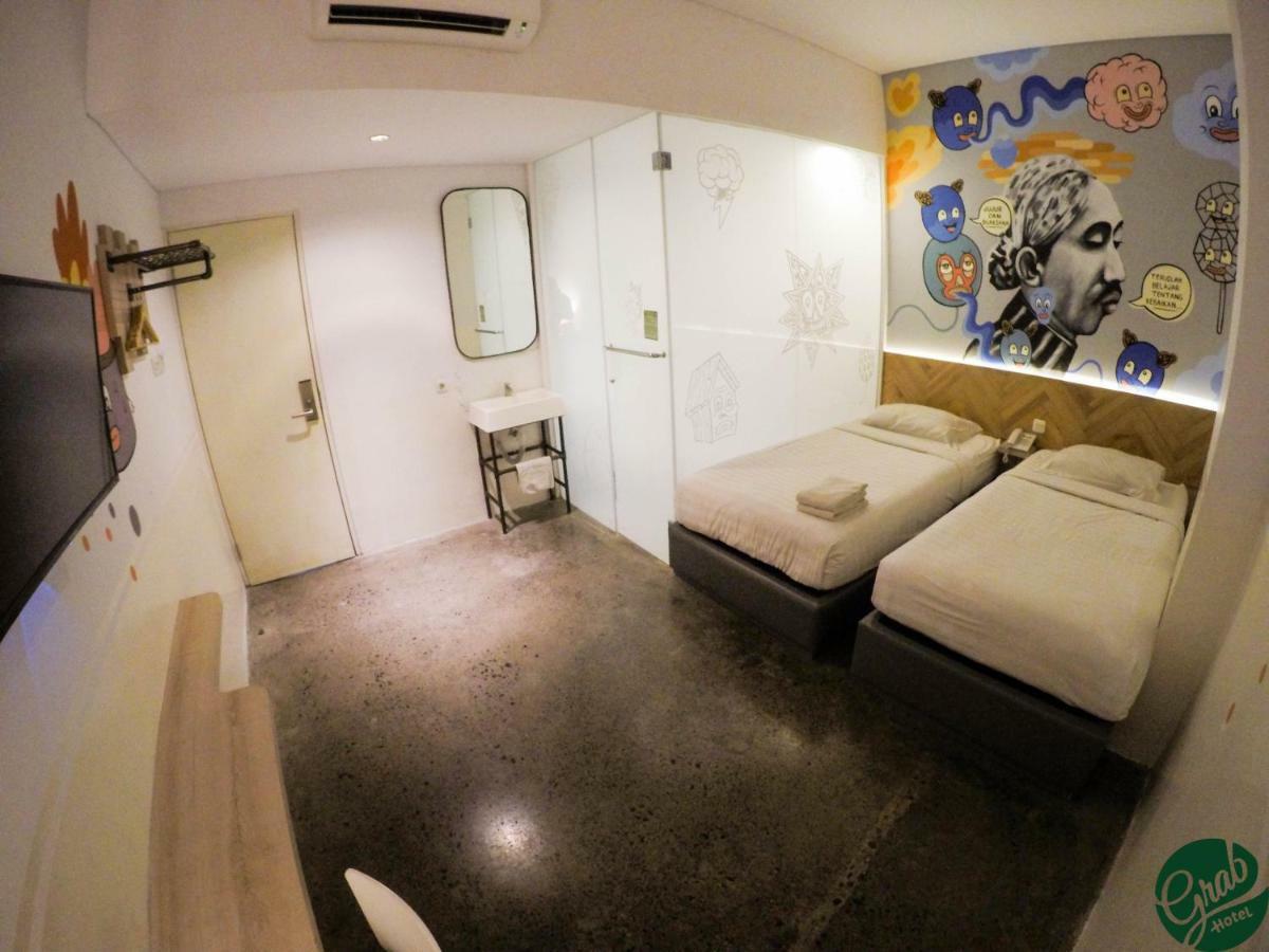 Grab Hotel Gresik Extérieur photo